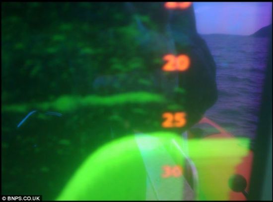 尺寸:这个声纳图像显示的可能是一个生活在水下、未经确认的巨大生物。 尺寸:这个声纳图像显示的可能是一个生活在水下、未经确认的巨大生物。