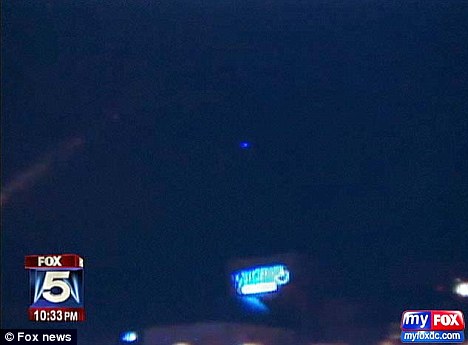 美目击者拍摄神秘ufo 半空盘旋闪离奇蓝光
