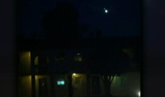 神秘物体划过佛罗里达 UFO还是陨石引众说纷纭