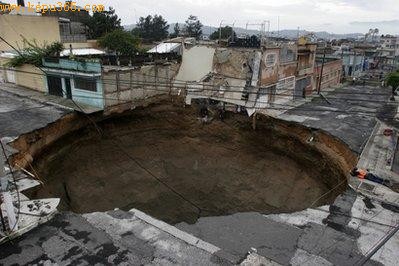 专家调查危地马拉地洞成因:绝非地震产物(图)